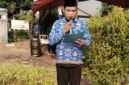Kepala KUA Belimbing Hulu, Faisol Abdurrahman,.S.Kom.I memimpin pembacaan doa dalam rangka HUT ke-81 Republik Indonesia tahun 2026 di lapangan Kantor Camat Belimbing Hulu.