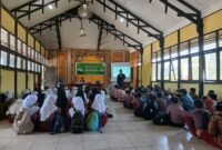 Kepala KUA Belimbing Hulu Tanamkan Moderasi Beragama kepada Siswa MTsN 2 Melawi